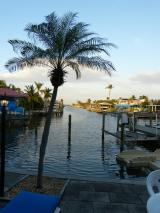 Am Kanal der Dolphin Inn in Fort Myers Beach